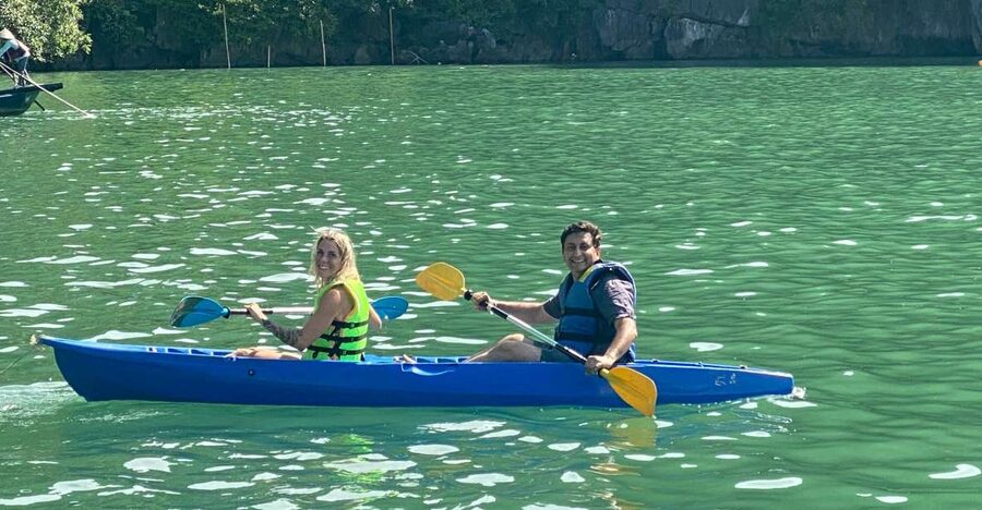 Hanoi: Roundtrip Halong Bay Islands, Caves, Kayaking & Lunch - Noon Check-In on Tuan Chau: Lunch While You Cruise