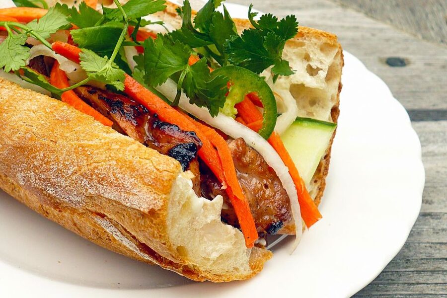Hanoi: Small-Group Street Food Walking Tour - The menu you’ll actually eat: Bun Cha, Phở, Bánh Mì, dessert, egg coffee