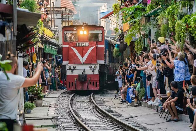 Hanoi Street Food Adventure: Train Street & Local Delights - Why this Hanoi street food and Train Street combo works