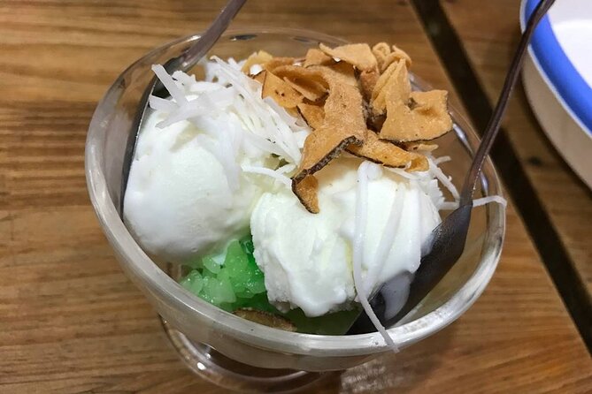 Hanoi Street Food Adventure: Train Street & Local Delights - From Old Quarter to Duờng Tau: the Train Street reality check