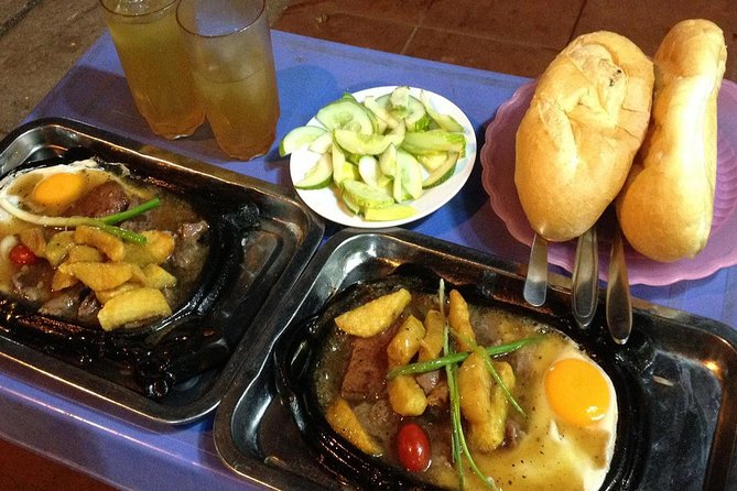 Hanoi Street Food Experience by Walking - Hanoi after 6pm: a quick way to get your bearings and start eating