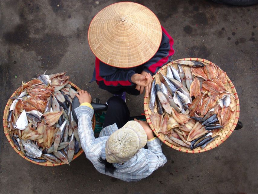 Hanoi: Street Food Experience with 5 Food Stops - Dong Xuan Market: Where the Ingredients Start Their Story