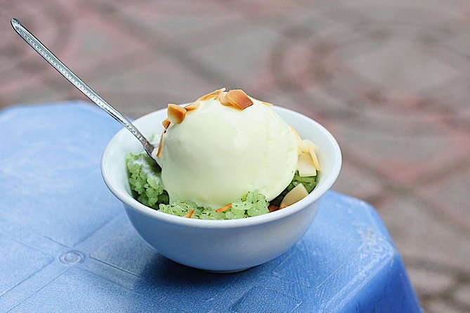 Hanoi Street Food: Small Group Walking Tour with Real Foodie - Egg coffee and bánh mì, plus how to enjoy them without fuss