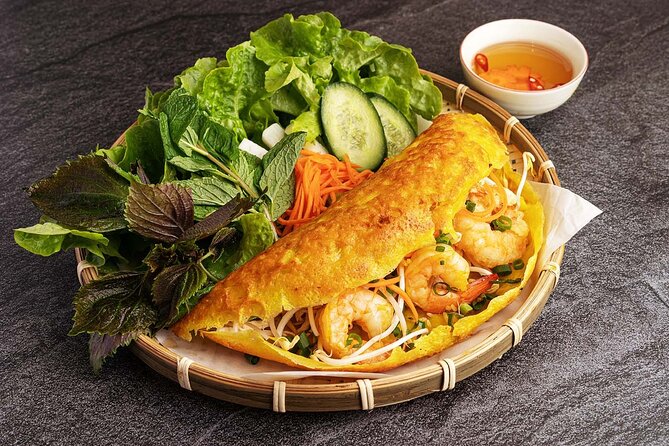 Hanoi Street Food Tour - Drinks and sweets: bia hơi, iced tea, and chè