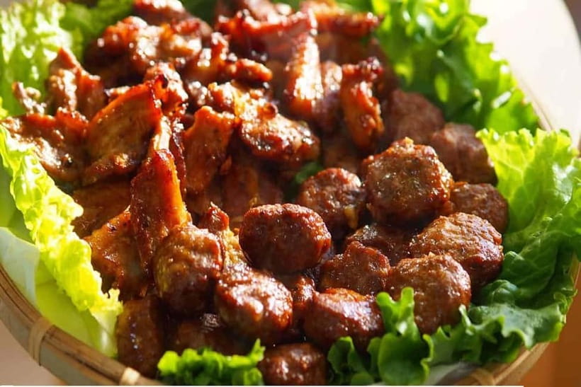 Hanoi: Street Food Tour with Train Street & Hidden Alleyways - Guides Matter: The Best Part Is Often the Person Holding the Thread