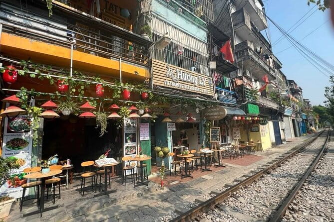 Hanoi street food walking and train street visit - More than snacks: the short culture stop and the 36 craft guild streets