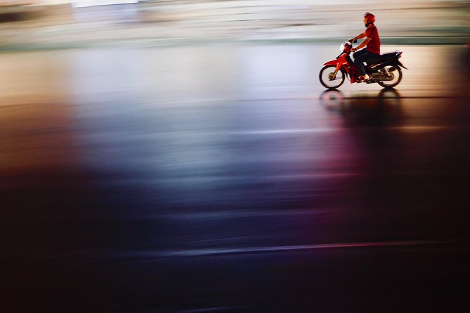 Hanoi Street Photography with a Pro – Phone & Camera - Weather, walking pace, and practical expectations