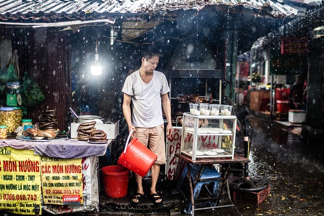 Hanoi Street Photography with a Pro – Phone & Camera - Coffee break photo review: why stopping helps your photos improve
