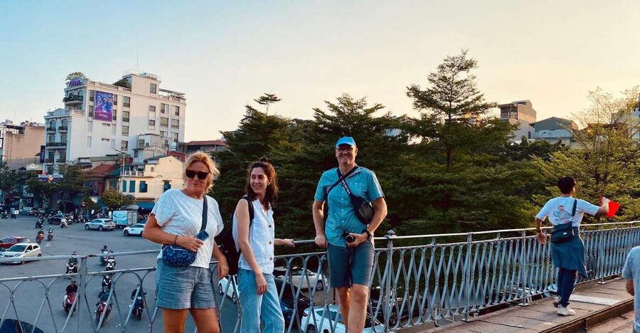 Hanoi: The Hidden Old Quarter Experience - Long Bien Bridge, then Ga Long Bien: the city connection moment