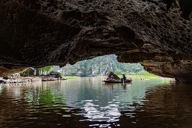 Hanoi to Ninh Binh Day Trip: Mua Cave, Trang An Boat Ride - Lunch - Lunch and small comforts: the kind of value that matters on a long day