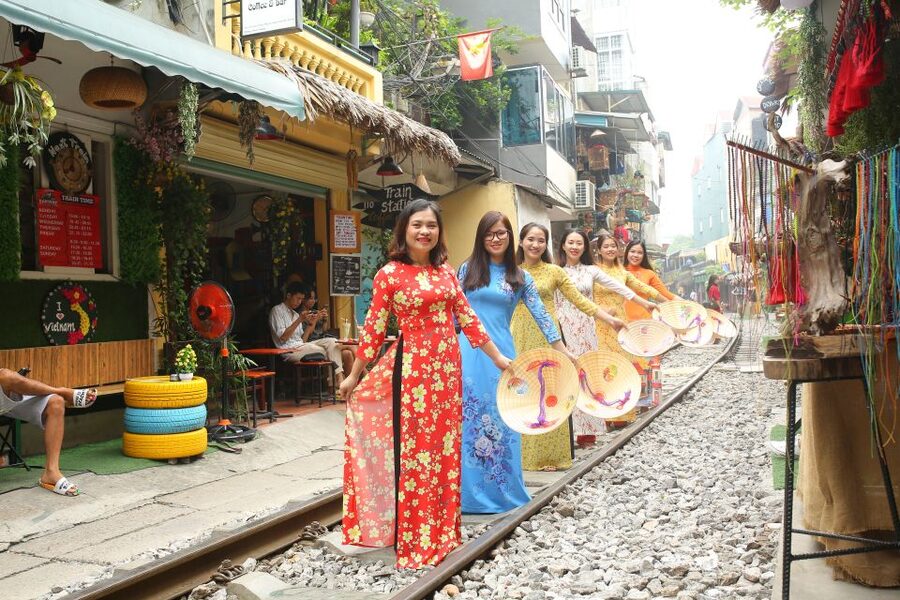 Hanoi: Traditional Ao Dai Dress and Non La Hat Rental - Hanoi Opera House and Cathedral: Clean Lines for More Formal Shots