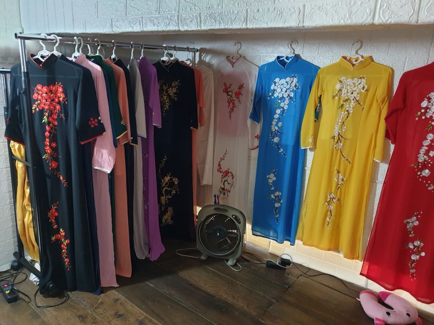 Hanoi: Traditional Ao Dai Dress and Non La Hat Rental - Long Bien Bridge: The Best Payoff for Sunset Lighting