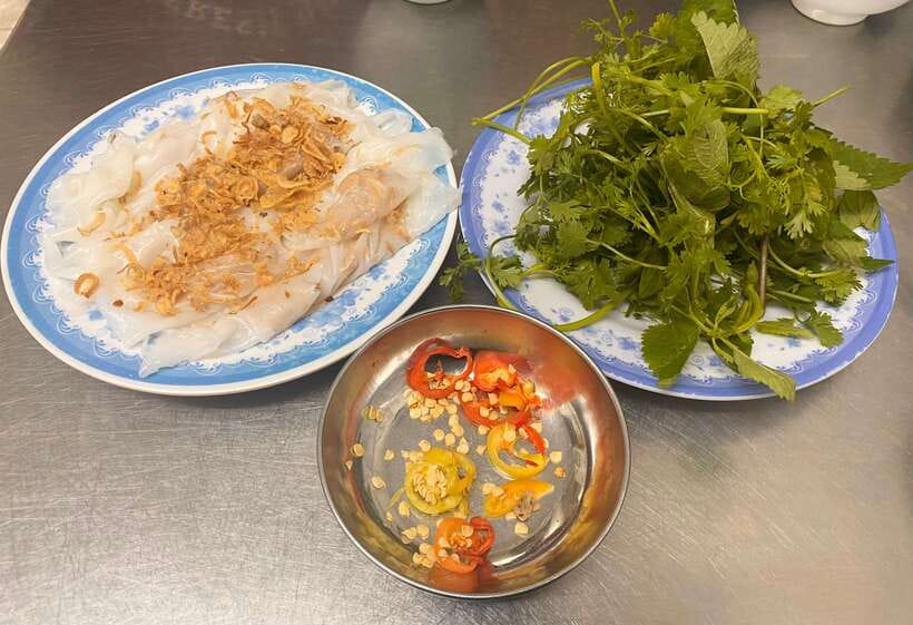 Hanoi: Vietnamese Street Food Tour with Egg Coffee - Between snacks: Old Quarter architecture, history notes, and culture tips