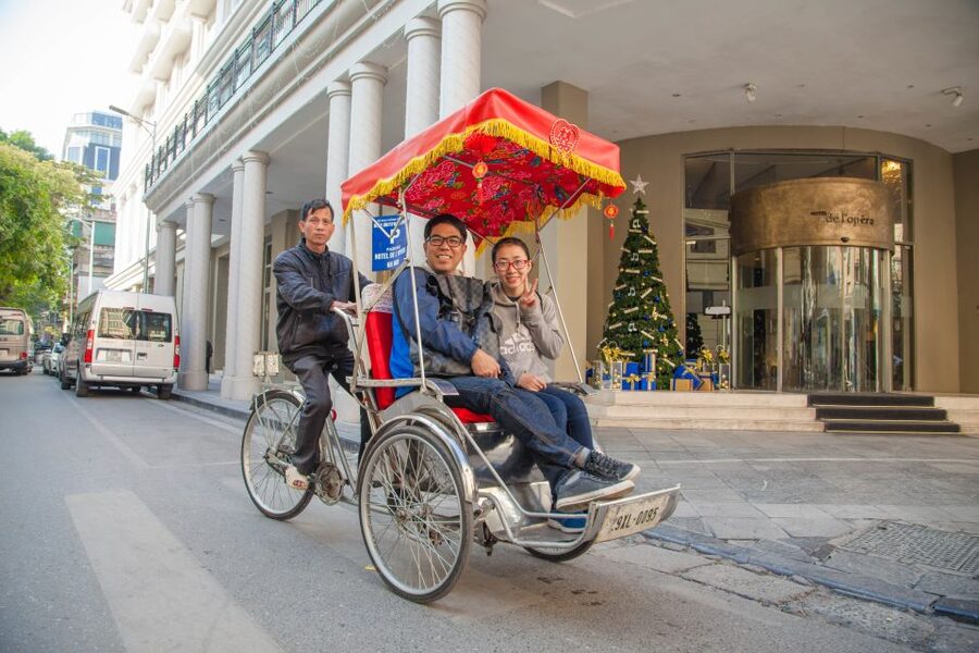 Hanoi Walking Street Food Tour & Cyclo Ride - Stop 3: bánh mì, pâté texture, and the sandwich culture you can taste