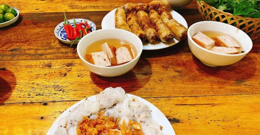 Hanoi: Walking Street Food Tour & Train Street w/Local Guide - The Food Stops: More Than a List of Dishes
