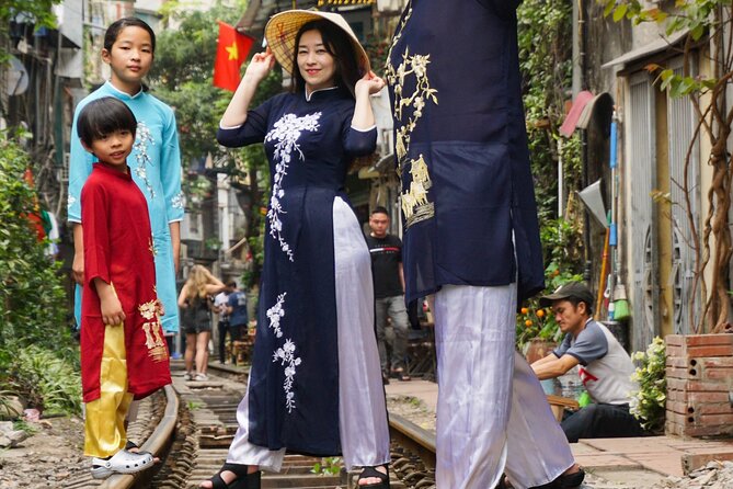 Hanoi Walking Street Food Tour with Train-Street Visit - Kem xoi sticky rice ice cream, hot or cold by season