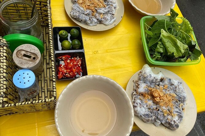 Hanoi Walking Street Food Tour with Train Street - Duong Tau and Train Street: the photos are the easy part