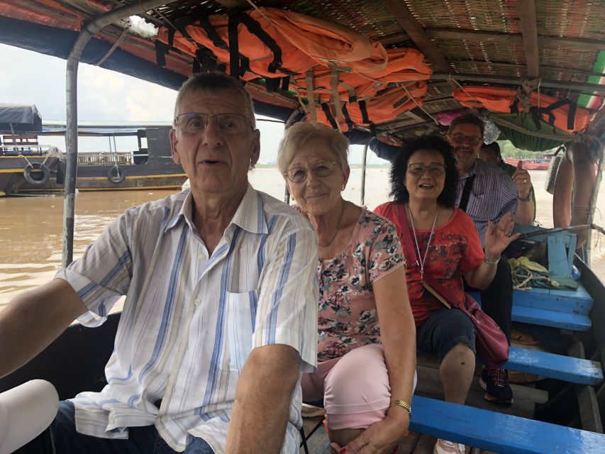 HCM: Mekong Delta Islands Boat & Tuk-Tuk Tour with Tastings - Traditional south Vietnamese music, tropical fruits, and cooling your pace