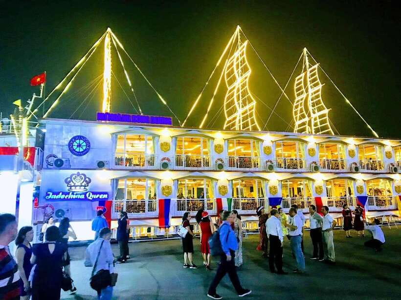 HCM: Saigon River Dinner Cruise - The guides: where your evening gets easier