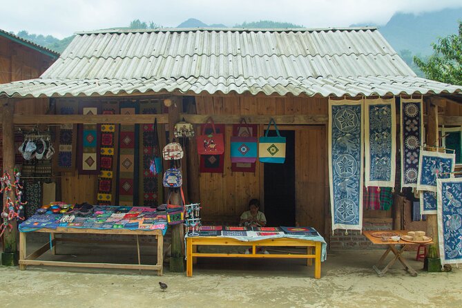Highland Harmony Trek in Sapa - Stop 2: Y Linh Ho, Narrow Paths and High Quiet Views