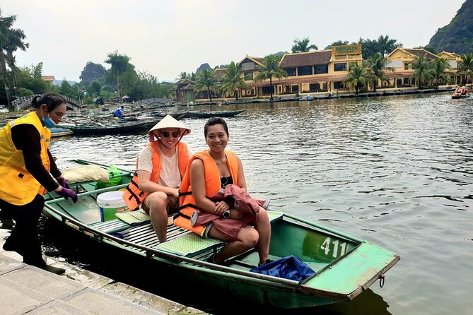 Highlight Ninh Binh Full Day Tour Tam Coc Boat, Mua Cave, Hoa Lu - Lunch buffet and the vegetarian, vegan-friendly approach