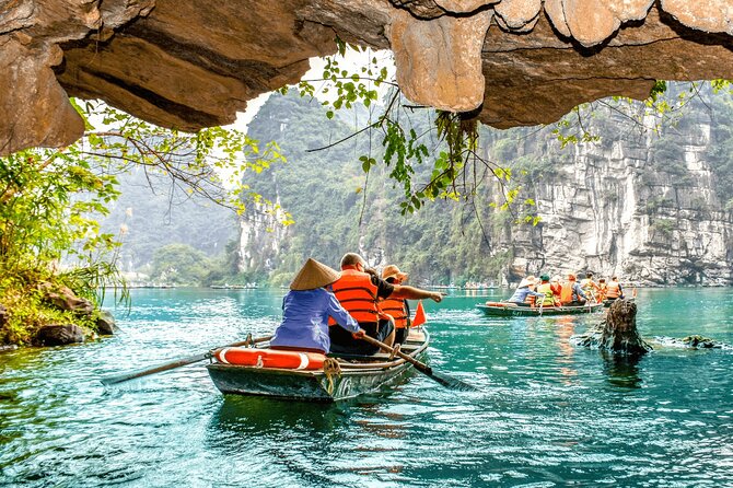 Highlight Ninh Binh Full Day Tour Tam Coc Boat, Mua Cave, Hoa Lu - Getting there and around: pickup points, bus comfort, and Wi-Fi