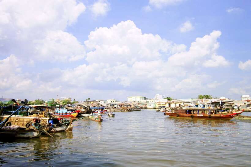 Ho Chi Minh: 3-Day Mekong Delta & Optional Exit to PhnomPenh - Chau Doc and Tra Su: Rowing Through Mangroves and Meeting Cham Heritage
