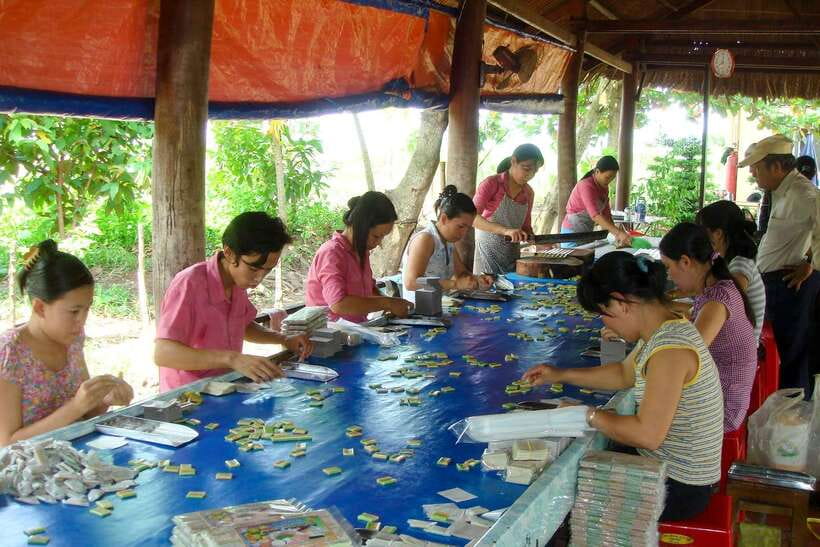 Ho Chi Minh: 3-Day Mekong Delta & Optional Exit to PhnomPenh - Day 3 Floating Villages, Then Phnom Penh Optional Exit by Speedboat