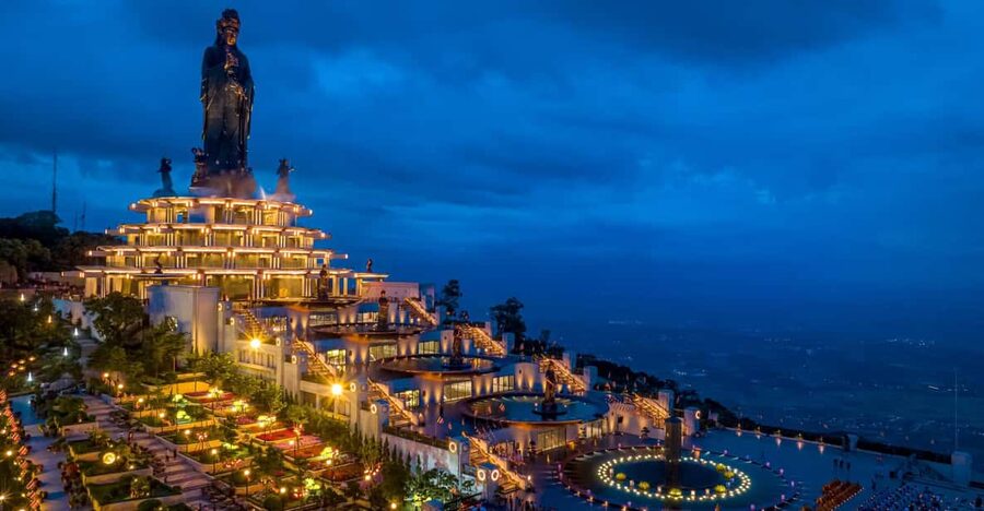 Ho Chi Minh: Black Virgin Mountain & Cao Dai Temple Tour - Cao Dai Holy See: Watching the Midday Service Up Close