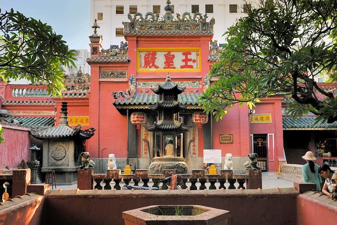 Ho Chi Minh City Half Day Afternoon - 6 Major Attractions - Emperor Jade Pagoda: a brief lesson in Chinese-Buddhist atmosphere