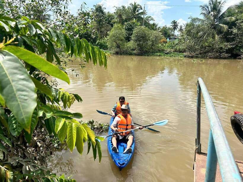 Ho Chi Minh City: Mekong Delta Tour with Sampan Journey - Vinh Trang Pagoda: a peaceful stop with three-way cultural mix