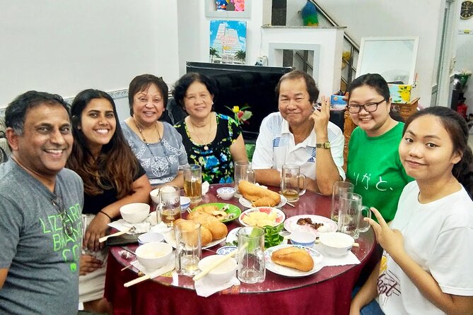 Ho Chi Minh City private walking tours with young local volunteers - Cholon in Phố Tau Sai Gon (Chợ Lớn, Quận 5): Temples, Pagodas, and Church Spacing