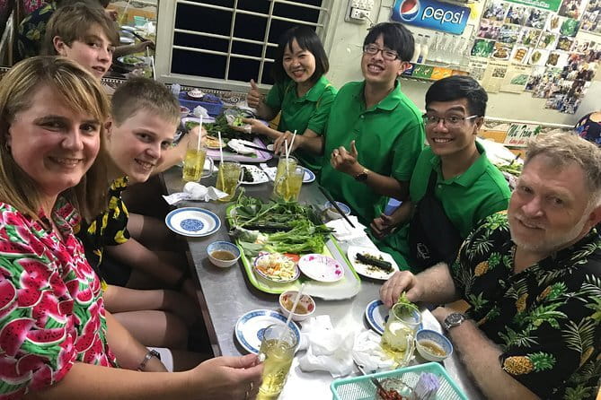 Ho Chi Minh City : Saigon Craft Beer & Local Food Tour By Scooter - Stop 3 at 120 Rạch Bùng Binh: street-side dining and craft pours