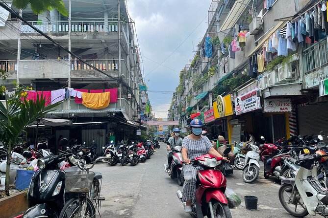 Ho Chi Minh City Sightseeing, midnight, Shopping tours by scooter - Guide quality makes or breaks a scooter day