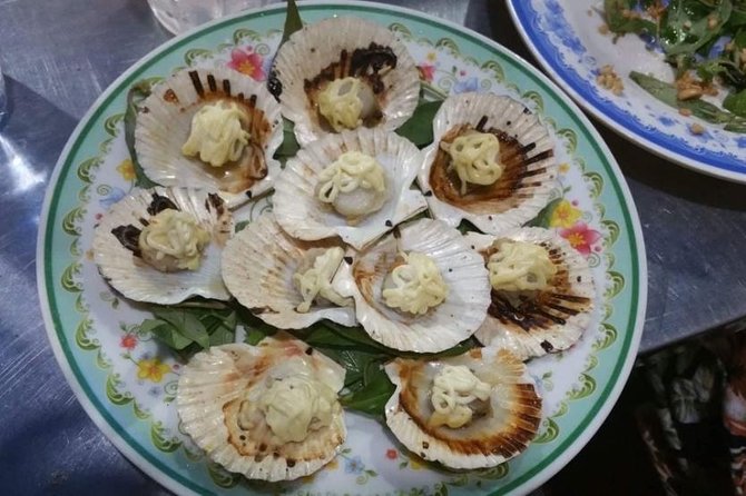 Ho Chi Minh City: Street Food Walking Tour with 12 Tastings - The guide factor: why Jus makes this tour feel personal
