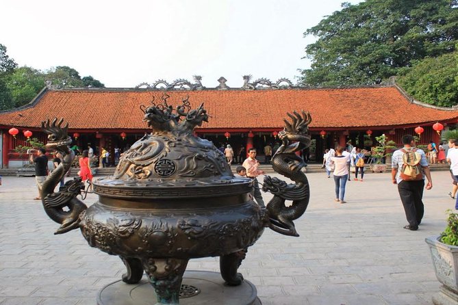 Ho Chi Minh Complex & Temple of Literature Tour (half day) - Meeting point and the group rhythm
