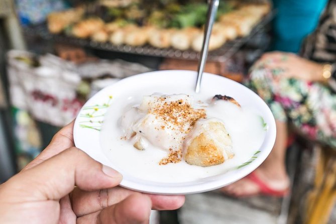 Ho Chi Minh Street Food Tour By Motorbike (Unique & Authentic) - Stop 2 at Ho Thi Ky Flower Market: watching Banh Xeo and Banh Khọt cook