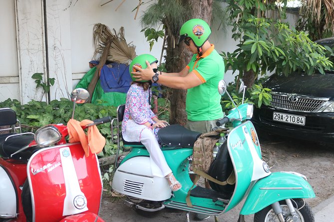 Ho Chi Minh Vespa City Tour 4,5 hours - The Opera House and the Notre Dame stop you should not rush past