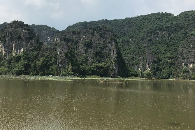 Hoa Lu - Tam Coc: Boat Trip and Bicycle Ride - Tam Coc-Bich Dong by sampan: the postcard views, without the hassle