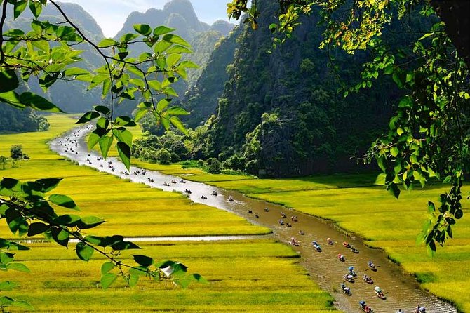 Hoa Lu - Tam Coc: Boat Trip and Bicycle Ride - The noon meal: Ninh Binh goat meat buffet, plus one bottle of water