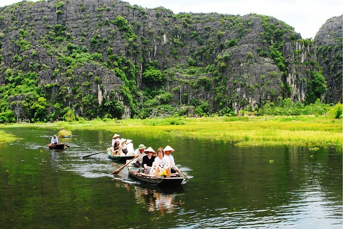 Hoa Lu - Tam Coc boat Trip and Mua Cave - Hang Múa and Mua Cave: the stair climb for the big panorama