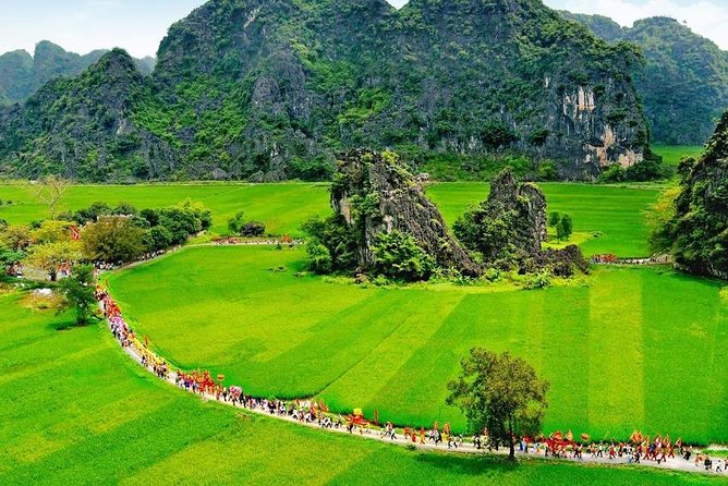 Hoa Lu Tam Coc Full-Day DELUXE Tour Including BUFFET LUNCH & River Boat Ride - Hoa Lu Temples of the Dinh and Le Dynasties: A Calm Start with Clear Stops