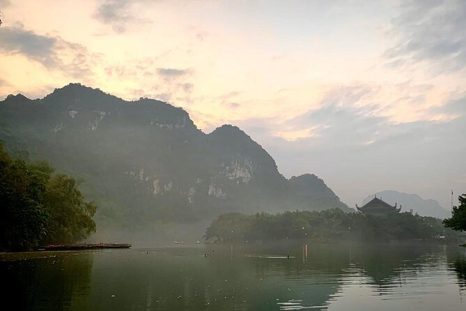 Hoa Lu - Tam Coc - Mua Cave Full Day - LIMOUSINE - Tam Coc by bamboo boat on the Ngo Dong River: the main event