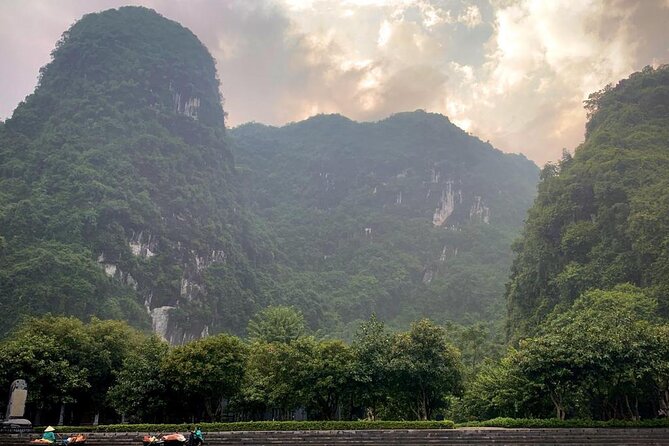 Hoa Lu - Tam Coc - Mua Cave Full Day - LIMOUSINE - How the 12 hours usually feel in real life