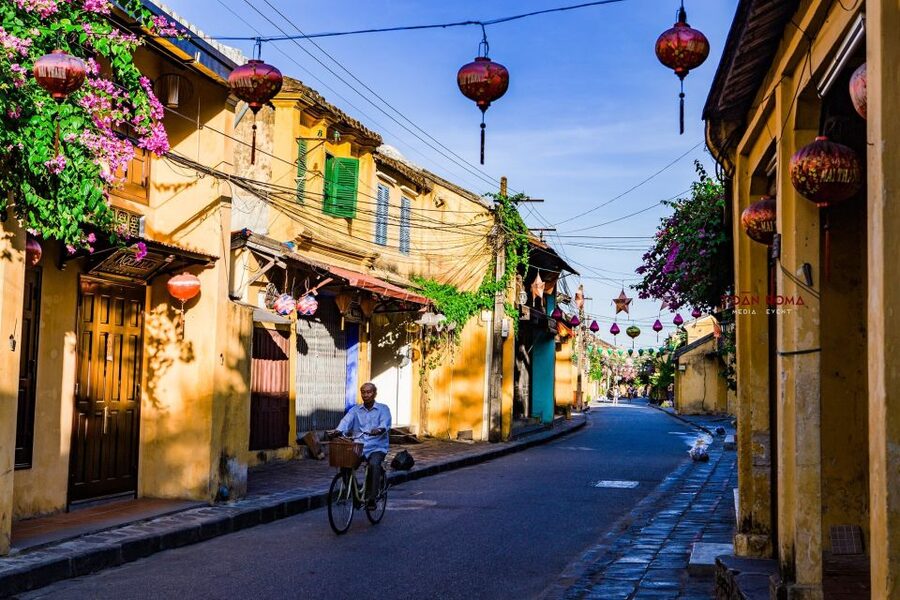 Hoi An: 2.5-Hour Street Food Tour - Market and Vendor Stops: What You Gain Beyond the Food