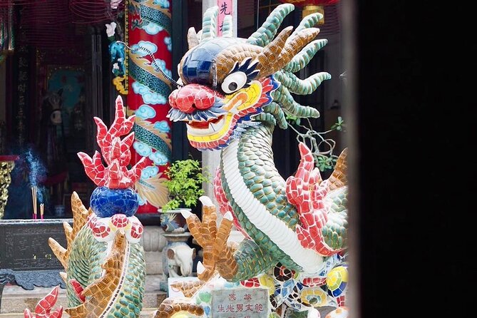 Hoi An Ancient Town Walking Tour with a Local - Hoi An Central Market: snacks, souvenirs, and the longevity story