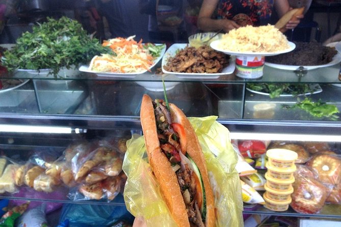 Hoi An at Sunset: Authentic Local Street Food Tour - Stop at the Hội An Post Office area: your easy launch into the Old Town maze
