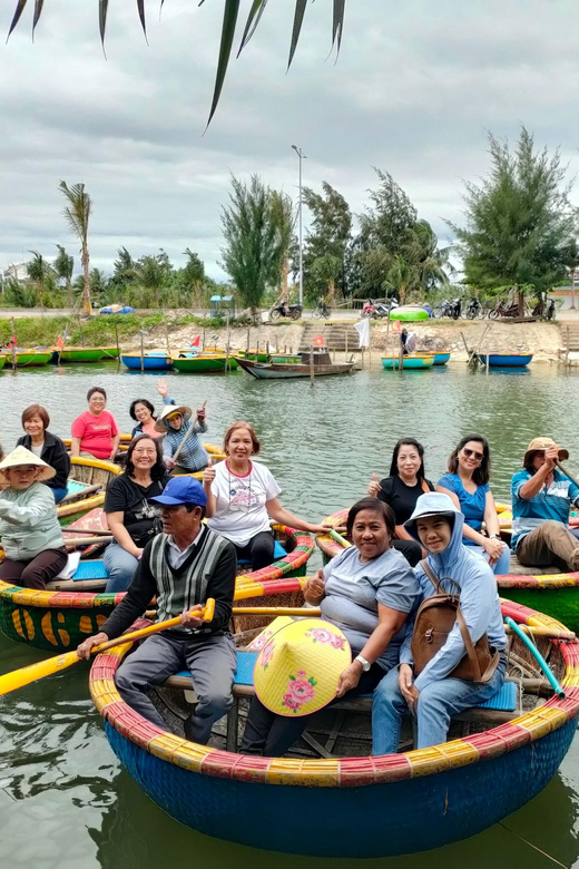 Hoi An: Basket Boat Ride in the Coconut Forest - The guide experience: warm, energetic, and photo-friendly