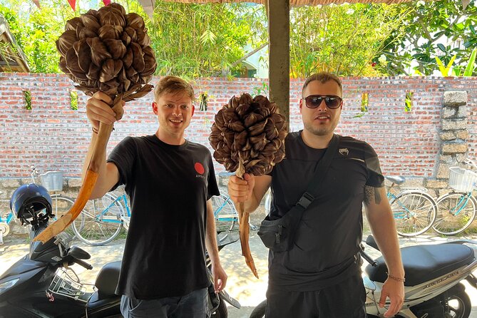 HOI AN Biking Vegetable Village, Basket Boat, Coconut Forest - Crab fishing on the river, with simple local gear