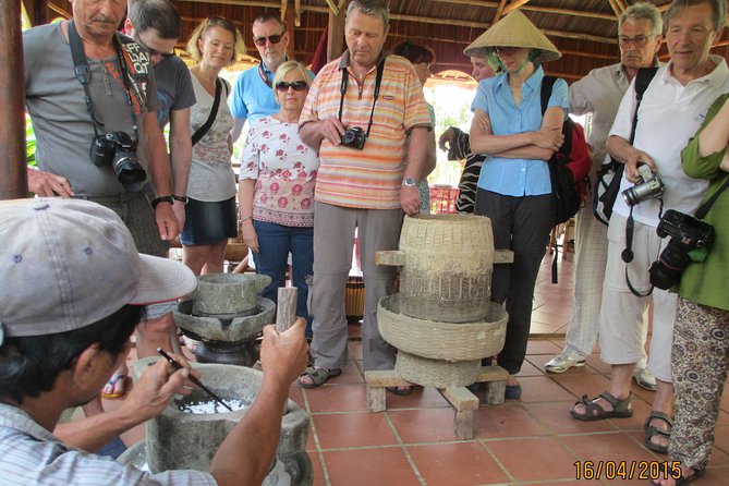 Hoi An countryside biking - Basket Boat - Vegetable village - Local home Cooking - Pickup by bike and how to time your day